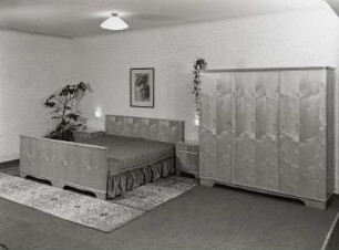 Wäscheschrank : Schlafzimmermöbel (1956; Entwicklungsstelle Triebes) in Ausstellungskoje
