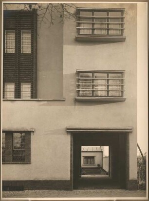Gemeindehaus der St.Laurentius-Kirchengemeinde, Am Generalshof, Berlin-Köpenick: Aussenaufnahme Straßenfassade Am Generalshof Durchfahrt auf Innenhof
