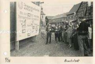 Wiederaufbau des von einem Hochwasser zerstörten Bruchstedt - Tafel mit Ergebnissen der Solidaritätsaktion
