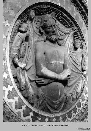 Reliefs am Portalgiebel - Portalgiebel