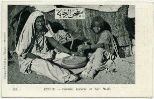 Egypte. - Femmes Bicharas et leur Moulin [Mühle]