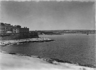 Im Hafen von Valetta : Blick auf Gebäude am Hafen