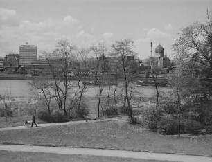Dresden. Elblandschaft zwischen Georgij-Dimitroff-Brücke (heute: Augustusbrücke) und Marienbrücke