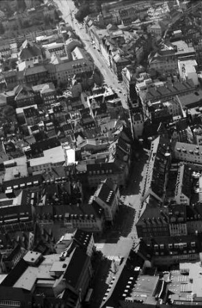 Freiburg: Kaiser-Joseph-Straße, Bertoldsbrunnen, Martinstor, von Norden