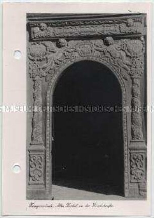 Tangermünde, Altes Portal in der Kirchstraße