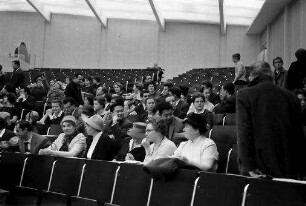 Freiburg: Universität; Studenten und Studentinnen im Auditorium Maximum