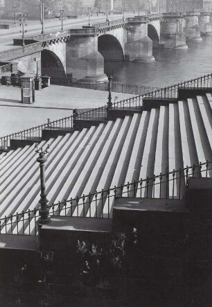 Brühlsche Terrasse, Terrassenufer : Dresden, Augustusbrücke