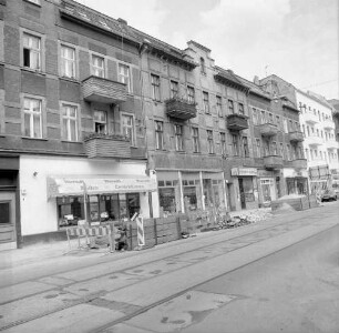 Berlin-Schöneweide, Wilhelminenhofstraße 21/23. Wohnhäuser mit Läden (1897; R. Goitsch). Straßenansicht von Westen