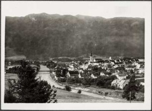 Österreich, Spittal an der Drau. Stadtansicht mit Draubrücke