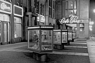 Dresden, Seestraße, Blick zum Café Prag bei Nacht