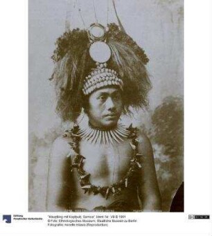 "Häuptling mit Kopfputz, Samoa"
