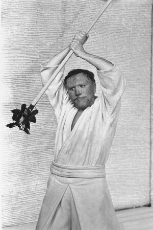 Szenenbilder aus "Sieben gegen Theben", Komödie von Aischylos in der Regie von Manfred Karge. Berliner Ensemble, 24./28.05.1969