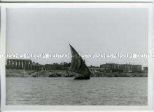 Segelboot auf dem Nil, rechts das Winter Palace Hotel, Luxor, Ägypten