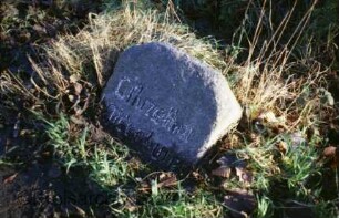 Ahrensbök-Tankenrade (Kreis Ostholstein): Richtung Prohnstorf-Wulfsfelde (Kreis Segeberg): Grenzstein