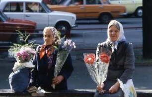 Blumenverkäuferinnen in Kiew, Sowjetunion, 1989