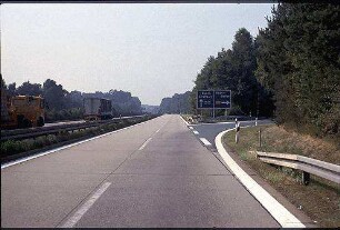 Einfahrt in Kreisel Südwest (Karlsruhe Richtung Baden-Baden) von Nebenfahrbahn West (Karlsruhe Richtung Basel)