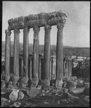 Jupitertempel, dahinter Bachustl. Antilibanon v. NNW [Baalbek]