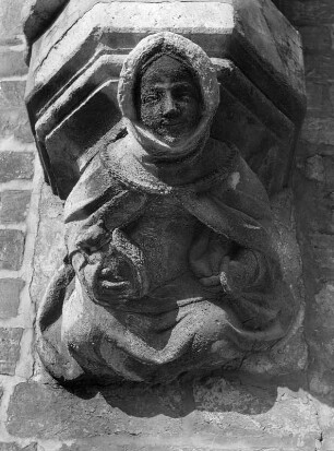 Konsole mit Frau : Konsole mit Frau. Stein (1405-1410). Bremen, Altes Rathaus, Hauptfassade