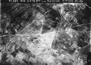 n. w. Ramleh [Ramla] r.n.l. Strasse Jaffa-erramle [Tel Aviv] bis daran l. Dorf sarafand kurz vor er-ramle v.u. nach o. kreuzt die Eisenbahn kuntara-lidd [?] von r. im Bogen Bahn er-ramle Jafa of Nr. 179 [?] [GDIp00820]