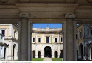 Villa Giulia, Hof mit Exedra