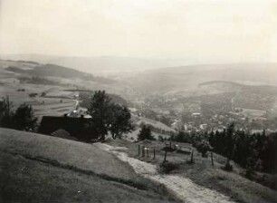 Vogtland. Blick vom Aschberg (936 m) in die "Klingenden Täler" (Georgenthal, Untersachsenberg, Brunndöbra, Klingenthal)