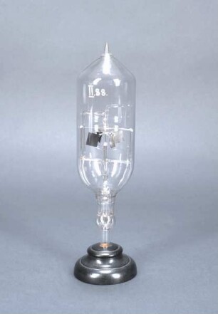 historisches Radiometer auf Holzfuß - gefertigt von Heinrich Geißler in Bonn
