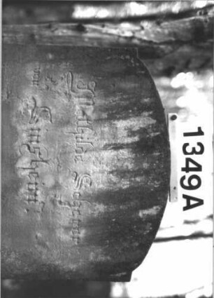 Grabstein 1349 (Index: 99900258) Material: Sandstein Zustand: leicht verwittert Beschreibung: Stele mit eingezogenem Rundbogenabschluss Besonderheit: keine Maßangaben: Grabstein 1349A