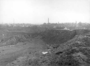 Zittauer Becken, Braunkohlentagebau Olbersdorf. Rutschung an der Tagebauwand. Ansicht gegen den Ort