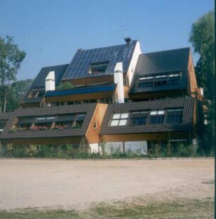 Ebersberg. Wohnanlage. Südseite des Ebersberger Sonnenhauses