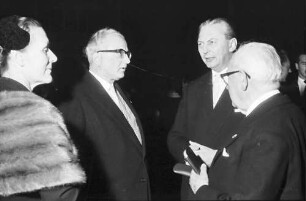Freiburg: Stadthalle; Herder, Dorneich, Kiesinger und Frau