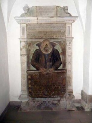 Heringhausen-(Evangelische Kirche) - Langhaus Innen - Exemplarischer Epitaph (Renaissance) mit Textinschrift sowie Hochrelief-Darstellung in Farbigkeit