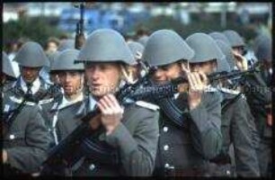 Berlin, NVA-Parade, 7. Oktober 1989