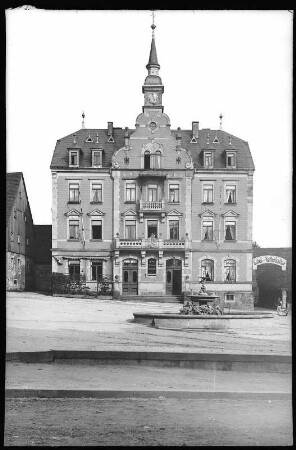 Rabenau. Rathaus und Brunnen