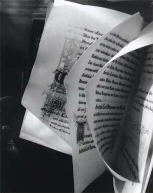 Stilleben mit mittelalterlicher Handschrift