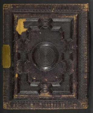Fotoalbum Familie Bilkenroth : Fotoalbum Familie Bilkenroth (Familienalbum mit Porträtsammlung im Visitformat). Ledereinband, geprägt, künstliche Perlen montiert, Goldschnitt, Karton mit Papierpassepartouts beklebt, bedruckt, Fotopapier auf Karton im Visitformat geklebt; 14,3 x 11,6 x ca. 4cm (um 1870). Dresden: SLUB/DF 2017.A.284