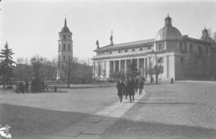 Kathedrale St. Stanislaus : Die römisch-katholische Kathedrale St. Stanislaus mit freistehendem Glockenturm
