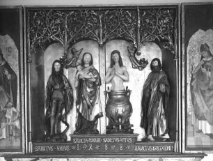 Altarschrein mit vier Standbildern — Madonna umgeben von den heiligen Georg, Vitus und Bartholomäus