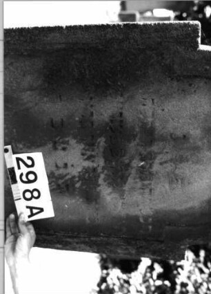 Grabstein 298 (Index: 100085260) Maße HxBxT: 111x66x14 cm Beschreibung: Stele, eingezogener Rundbogenabschluß, Schriftfeld eingetieft mit Maßwerk: Grabstein 298A