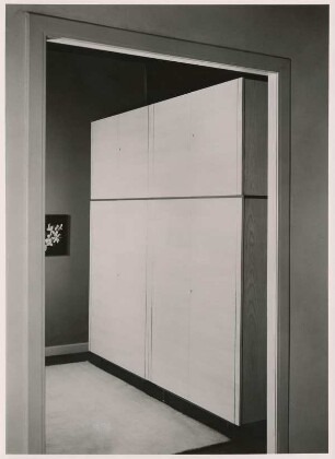Aufsatzschrank "Mod. 422 / 7" und Kleiderschrank "Mod. 422 / 1" von Hans Hartl