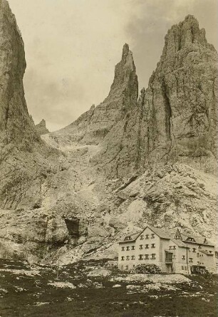 Italien. Dolomiten. Vajolethütte (1897/1898), Gart'l-Schlucht und Vajolettürme