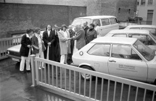 Badische Beamtenbank. Stiftung eines VW-Busses und vier VW-Polos an die Evangelische Stadtmission Karlsruhe und an die Evangelische Sozialstation West sowie die Katholische Sozialstation