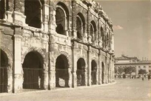 Nîmes. Amphitheater. Teilansicht von außen