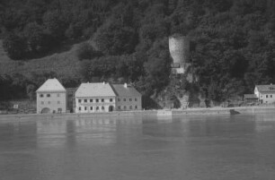 Sarmingstein: Ort und Burgturm, näher