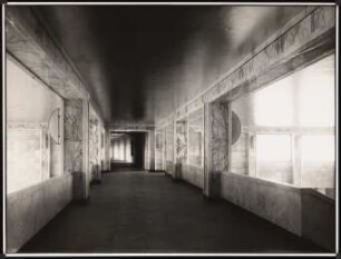 I.G.-Farben, Frankfurt/Main Verwaltungsgebäude: Eingangshalle und Mittelhalle von innen
