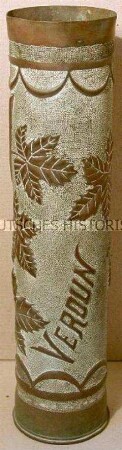 Vase aus einer Kartusche