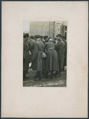 Bitterfeld, Mitteldeutscher Aufstand : Bitterfeld. Aufstand in Mitteldeutschland März 1921, Märzkämpfe. Aufständische und Polizisten