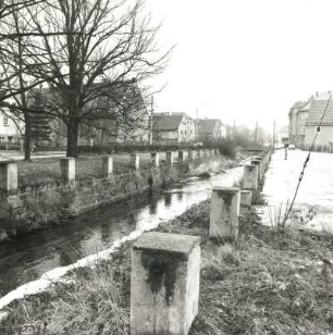 Dresden-Niedersedlitz. Dorfanger mit Lockwitzbach. Blick flußabwärts