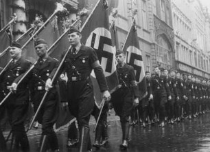 1. Mai : Hamburg. Neuer Wall, Die Werkschar der HGW marschiert