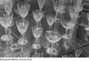 Glaswaren des VEB Glaswerk Döbern im Messehof, Herbstmesse 1953