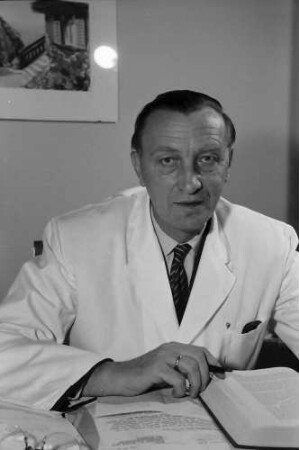 Freiburg: Nervenklinik, Rektor der Uni 1961-62 Prof. Dr. med. Ruffin